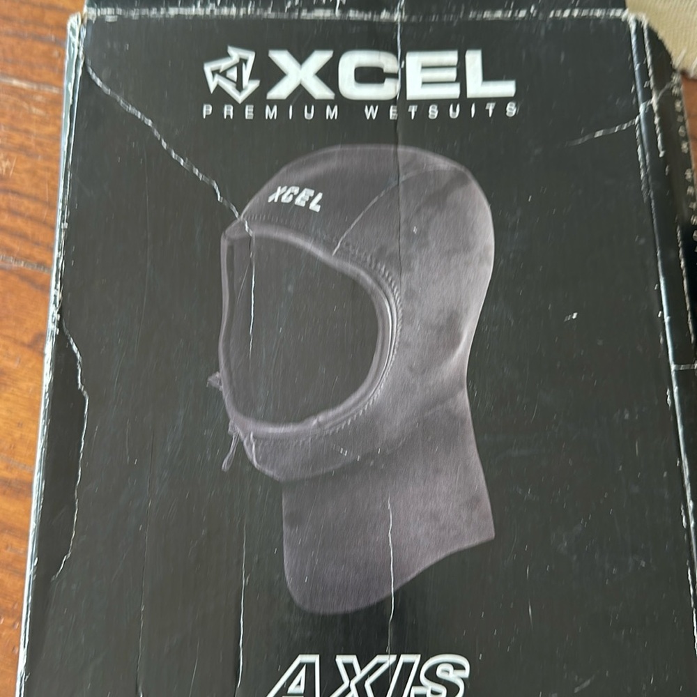 Excel 2mm hood - size small. Never been worn, was the wrong size for my son.